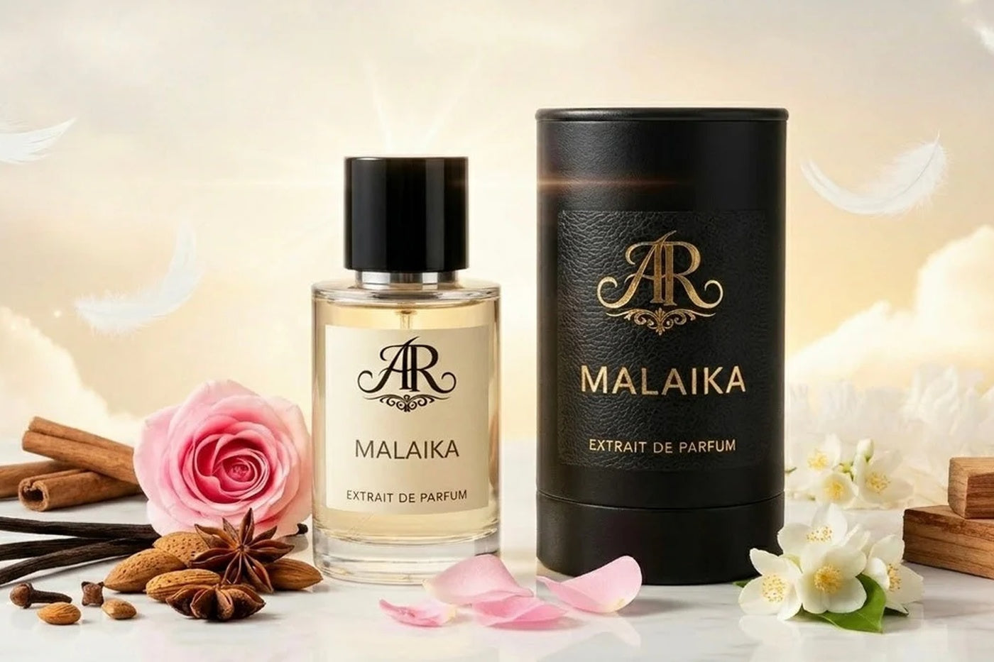 ARS RESONANDI Malaika Parfumflakon mit Rose, Jasminblüten, Vanille, Zimt, Mandeln und hellen Federn. 